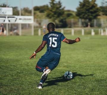 C罗的球商到底有多高？他在队友主罚角球前这个小动作太细节了｜PA凯发首页（配图示意）